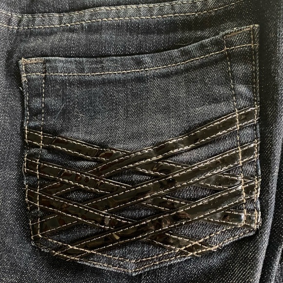 Blue jeans with design on back pockets - Picture 2 of 5